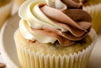 How to Make Swirled Frosting: Multi-Tone & Flavored Techniques