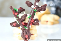 Chocolate Pretzel Reindeer Treats for Holiday Parties