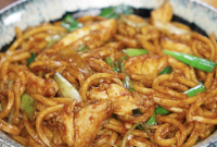 Crispy Chicken Pan-Fried Noodles with Savory Stir-Fry Sauce