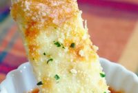 Garlic Cheesy Breadsticks Recipe for Crispy, Pull-Apart Perfection