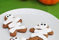 Pumpkin Graham Cracker Mummies Halloween Treats