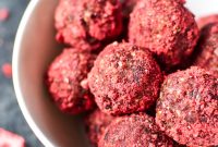 Spiced Berry Energy Balls: No-Bake Snack Recipe