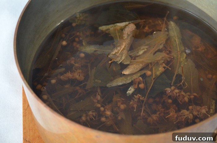 ihlamur leaves in pot