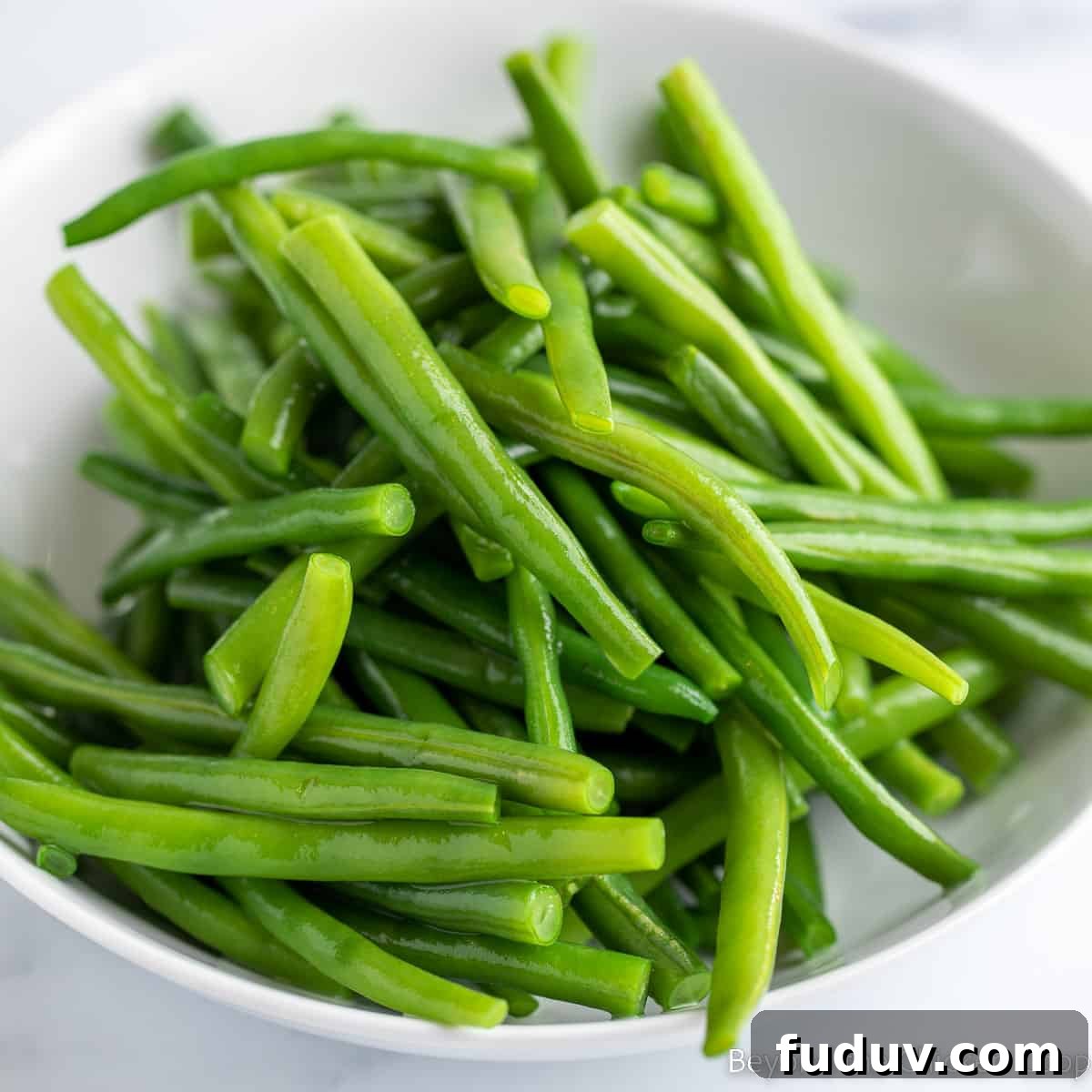 A bowlful of blanched green beans.
