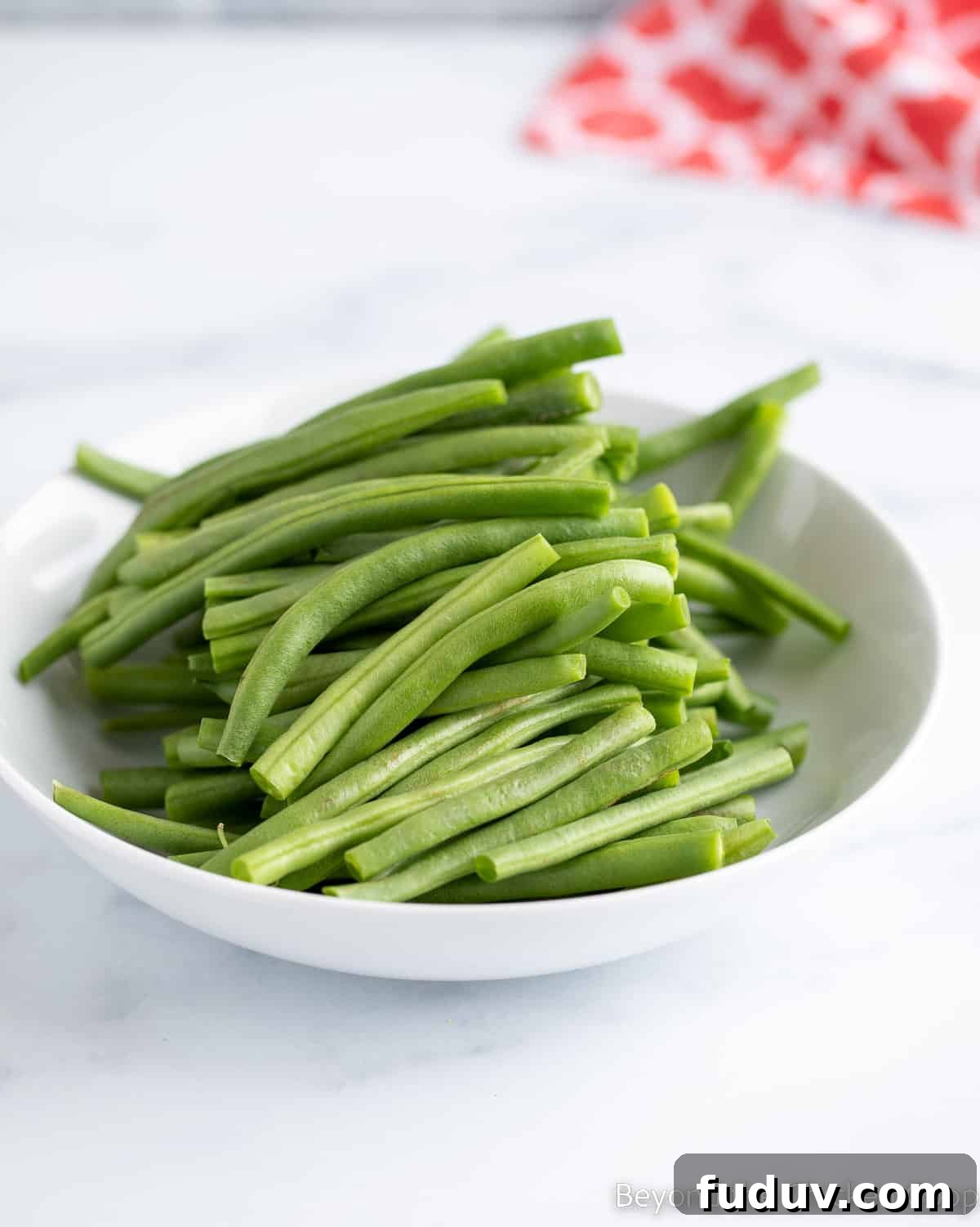 A bowlful of trimmed green beans. 