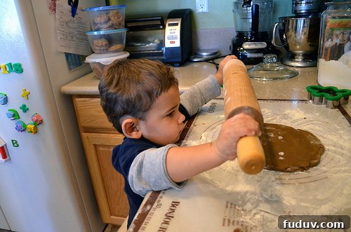 Classic Gingerbread Men Recipe for Perfect Holiday Cookies 6 gingerbread boys judah rolling