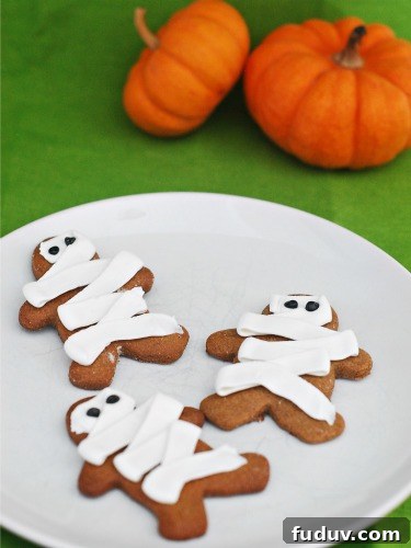 Pumpkin Graham Cracker Mummies #Halloween by @TheRedheadBaker