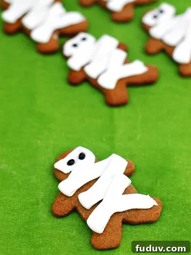 Pumpkin Graham Cracker Mummies #Halloween by @TheRedheadBaker