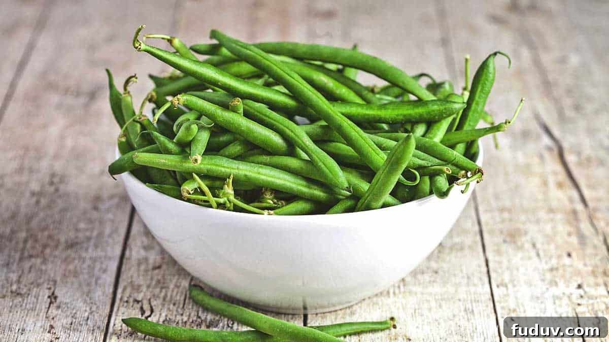 Green beans in a bowl on the table.